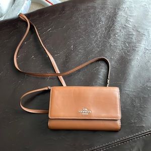 Coach crossbody purse/wallet in tan with removable strap